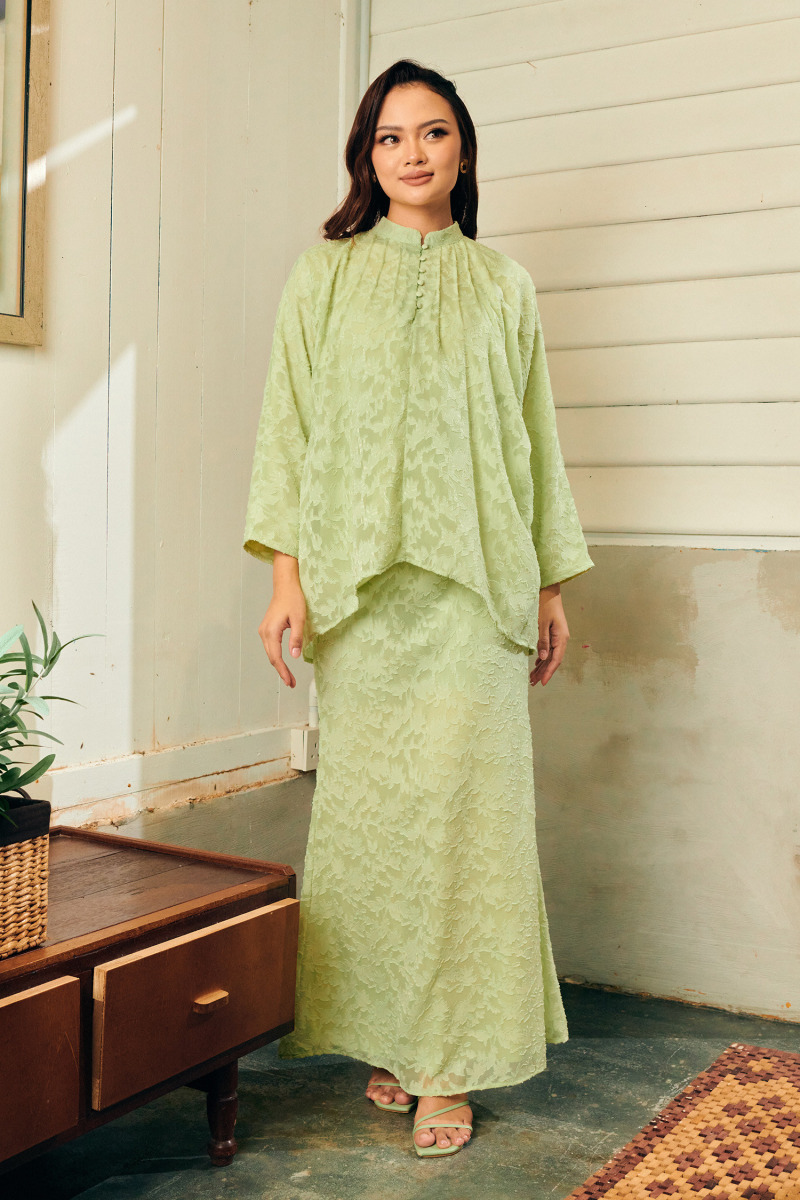 Green Azalea Cekak Musang Leaf Textured Kurung - MC Vogue Malaysia