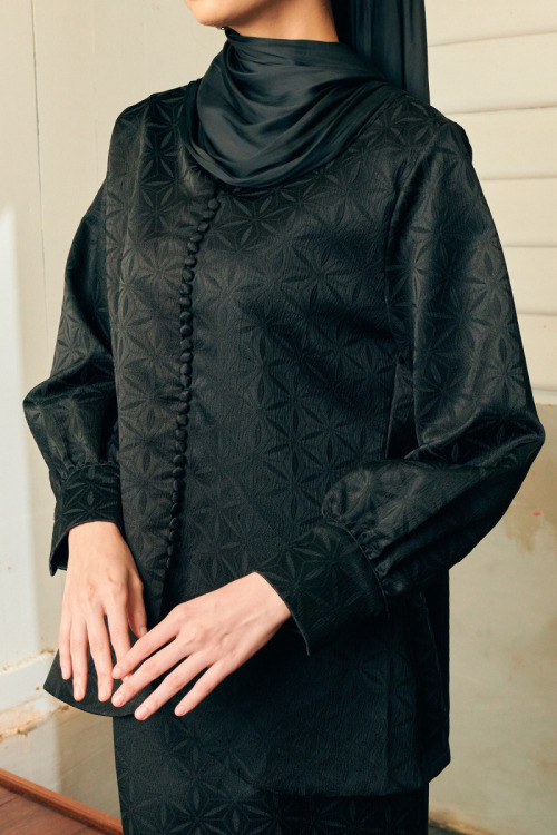 Black Zuhayra Classic Button Textured Kurung Kebaya