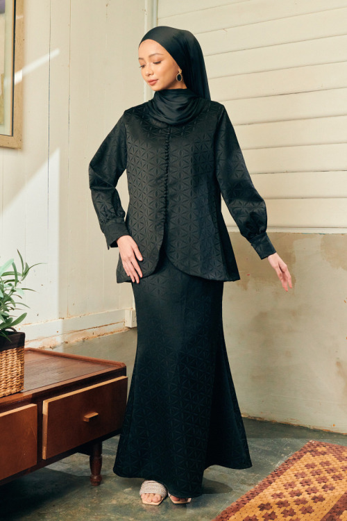 Black Zuhayra Classic Button Textured Kurung Kebaya