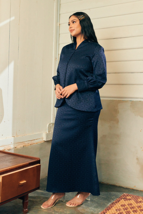 Dark Blue Zuhayra Classic Button Textured Kurung Kebaya