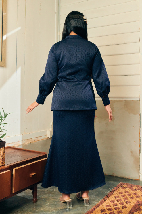 Dark Blue Zuhayra Classic Button Textured Kurung Kebaya