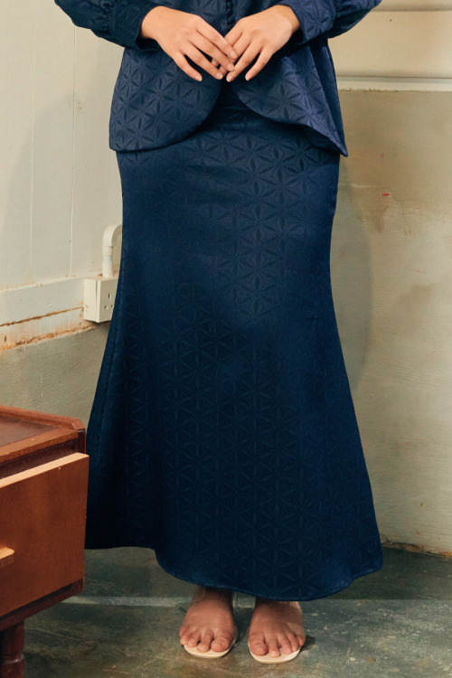 Dark Blue Zuhayra Classic Button Textured Kurung Kebaya